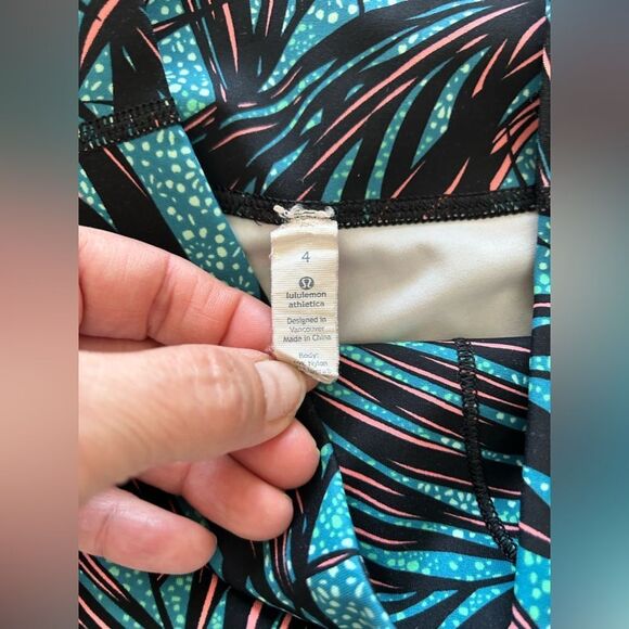Lululemon High Times Pant Palm Lace Tofino Teal Multi Size 4 7/8- length EUC - Picture 4 of 10